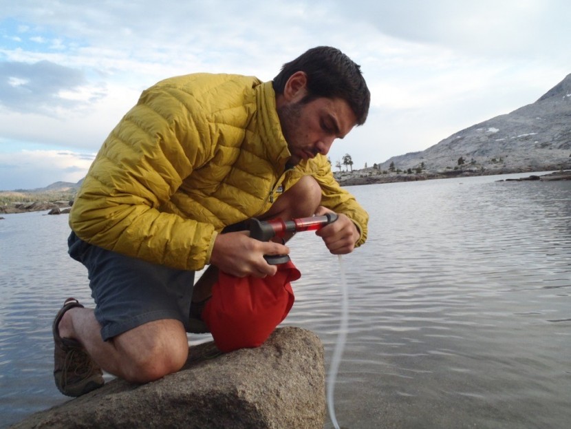 msr hyperflow microfilter - dan sandberg uses the msr hyperflow to fill a 4 liter msr dromlite...
