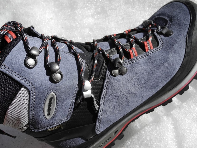 lowa mountain expert gtx evo for women - the laces on the lowa mountain expert. we feel that the webbing...