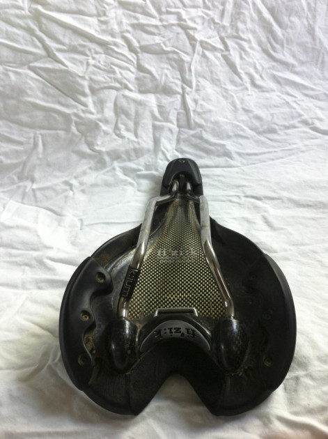 fizik aliante - fizik aliante kium rails, a carbon shell and rubberized scuff guards.