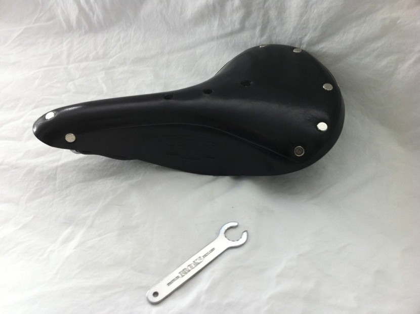 brooks england b-17 - the brooks b17 with included tension adjustment wrench.