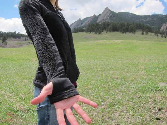 mountain hardwear monkey woman grid jacket - this model has thumb loops to increase warmth and keep the sleeves...