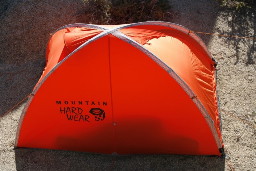 mountain hardwear direkt 2 - the direkt2 has one small vent on the opposite side of the door...