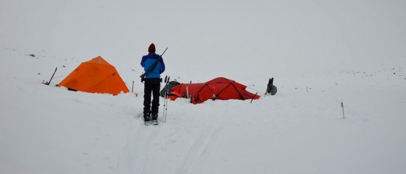 mountain hardwear hoopster - the hoopster (orange) and saitaris (red) with the jannu in rear...