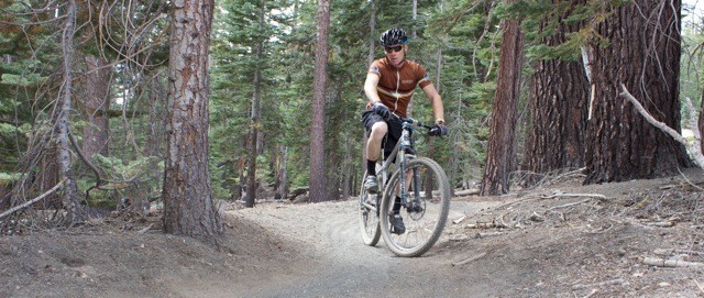 canari cyclewear canyon ii - the canari canyon ii gel in action on the trail.