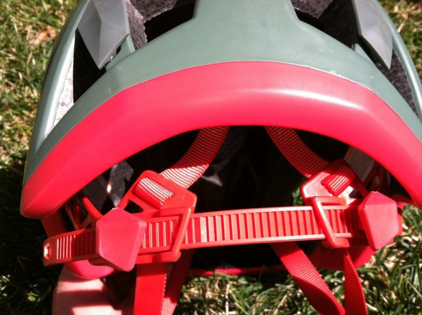 black diamond vector for women - the easy to use ratchet system on the back of the black diamond...