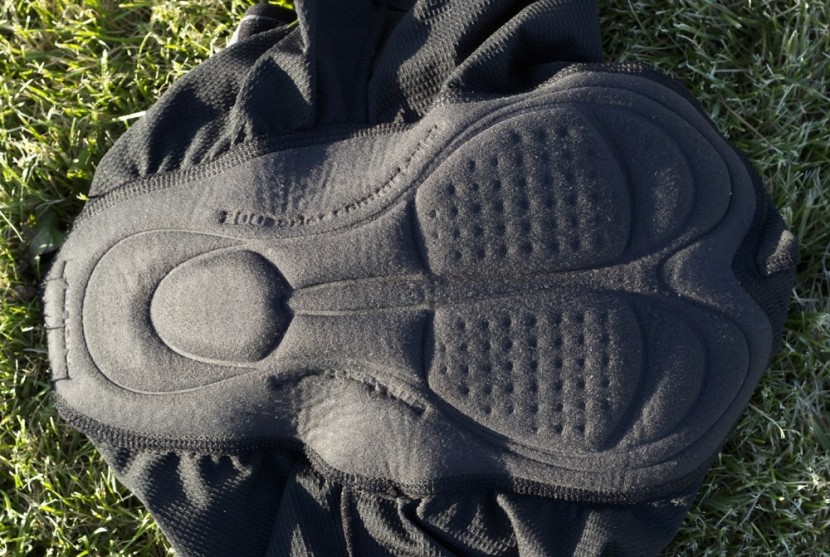 endura hummvee - the hummvee's clickfast liner uses a thin foam chamois.