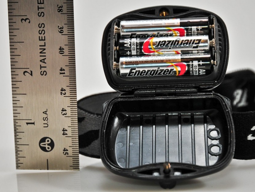 princeton tec quad - uses 3 aaa batteries