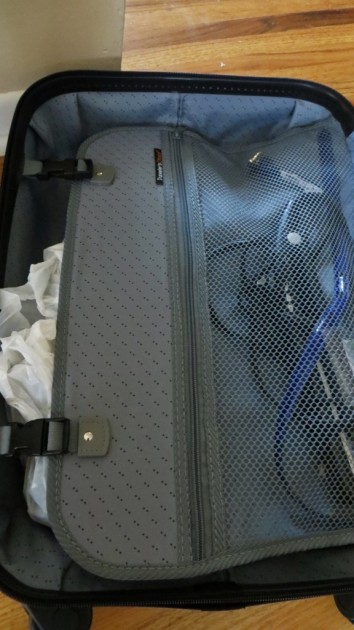 traveler's choice cambridge 20 - the cambridge's internal divider includes a mesh pocket. this...