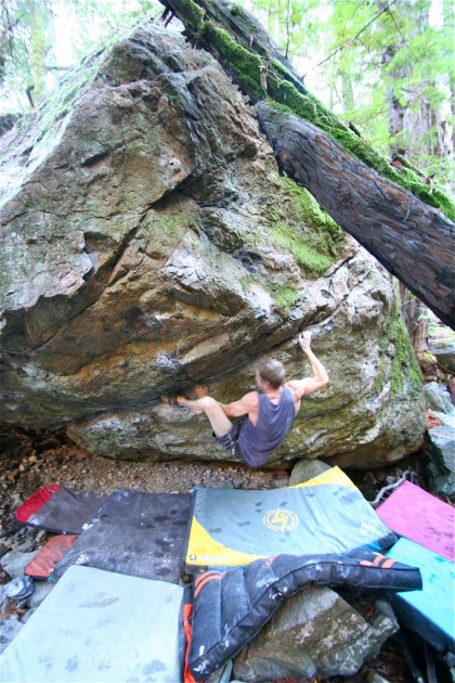 mad rock r3 - sean brady helping test mad rock's r3 bouldering crash pad and a few...