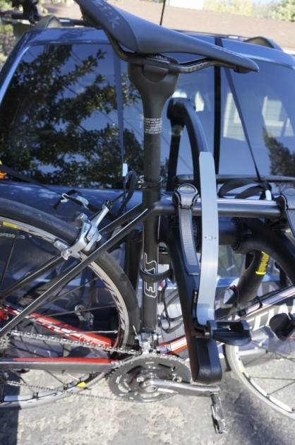 saris bones 2-bike - rubber coated quick release straps are used to secure bikes.