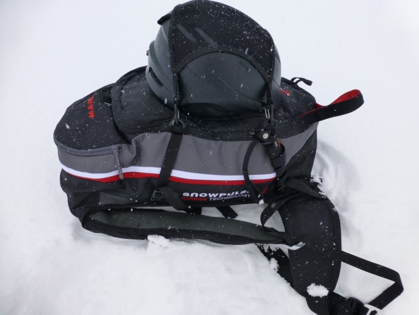 mammut pro protection 3.0 - showing the mesh helmet attachment on the mammut pro protection 35l...