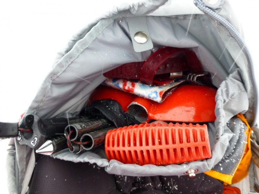 mammut light protection - showing the internal snow safety gear pocket on the mammut light...