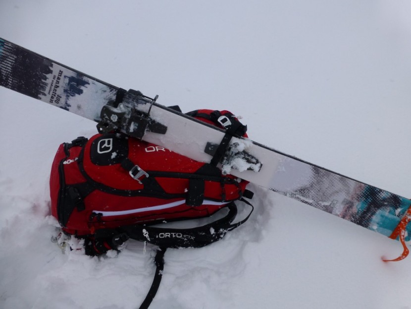 ortovox tour 32 + 7 abs pack - showing the ski carrying system on the ortovox tour abs 32+7 airbag...