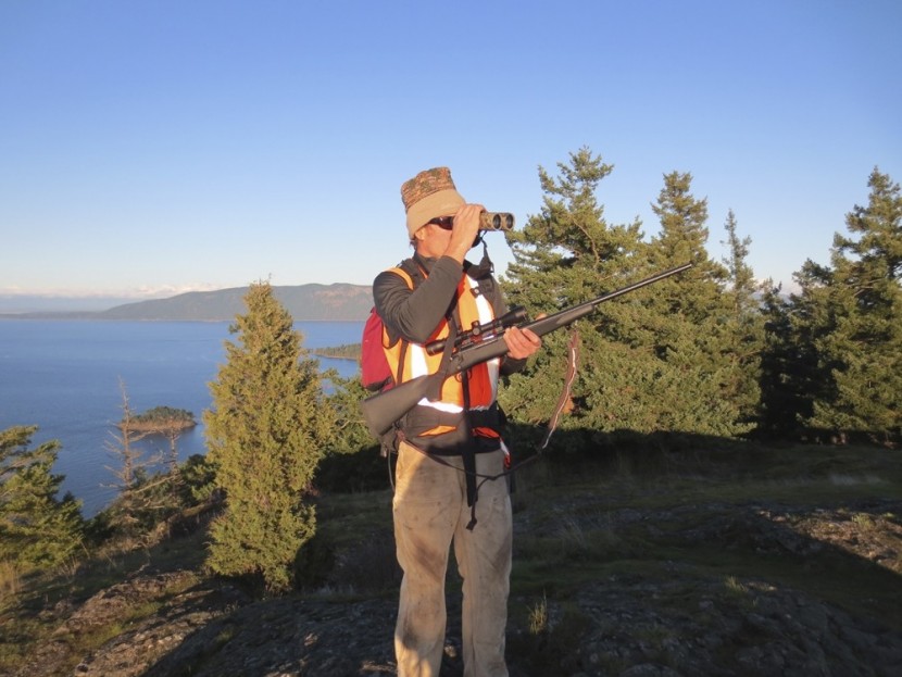 nikon prostaff 7 10x42 - using the conveniently camouflaged nikon prostaff 7 during a hunting...