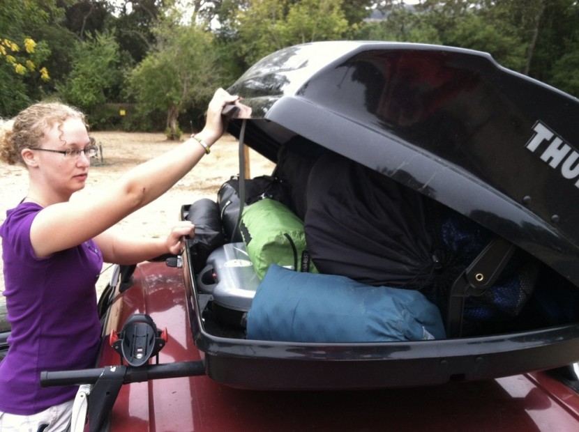 thule sonic large - the thule sonic is easy to open and close because of its stiff lid...