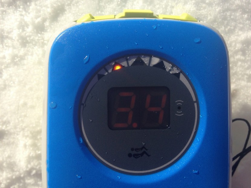 ortovox zoom+ - the distance and directional arrow while searching for a single...