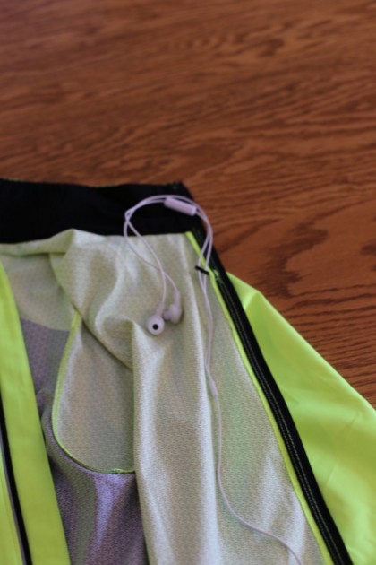 brooks infiniti jacket - there's a loop on the infiniti iv to hold your headphone cords in...
