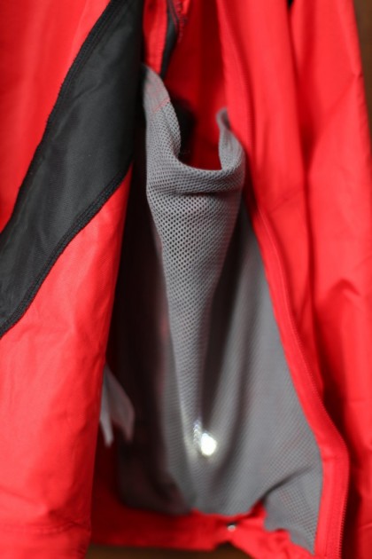 saucony sonic - this is one of the interior pockets, which is constructed of a mesh...