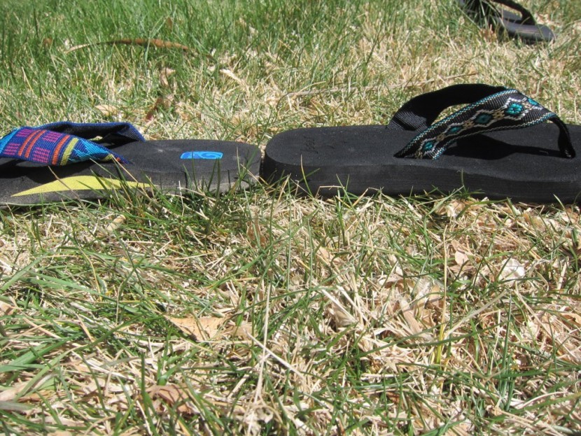 reef sandy sandal - left: teva mush ii, right: reef sandy. the sandy has a thicker, more...