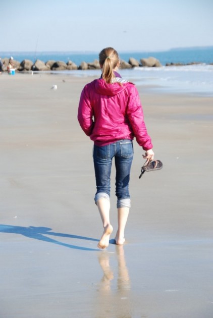 sanuk yoga spree 2 - enjoying the beach barefooted...not only because the sand feels...