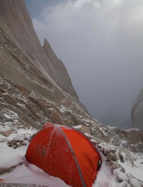mountain hardwear direkt 2 - taking advantage of the direkt2's small footprint and storm-worthy...