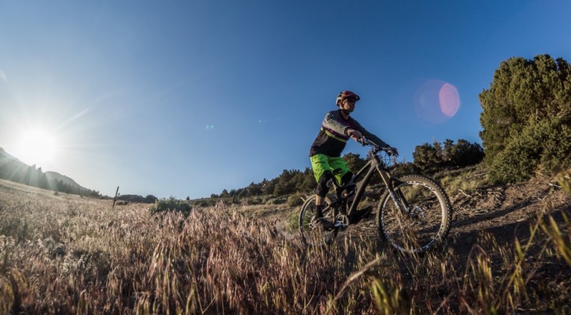 fox flux - luke lydiard takes the flux for a spin in mammoth lakes, ca.
