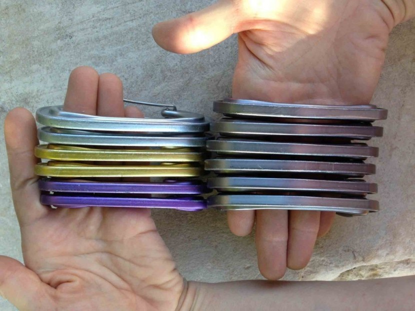 petzl djinn straight gate - 6 djinns (right) vs 6 photon wires (left). the wider djinns take up...