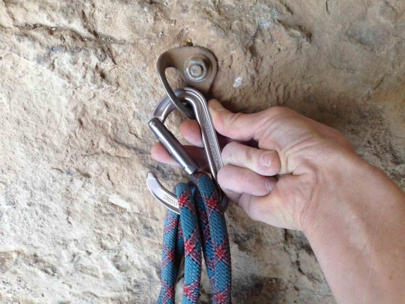 petzl spirit straight gate - due to the small size of the gate opening (21 mm), the spirit didn't...