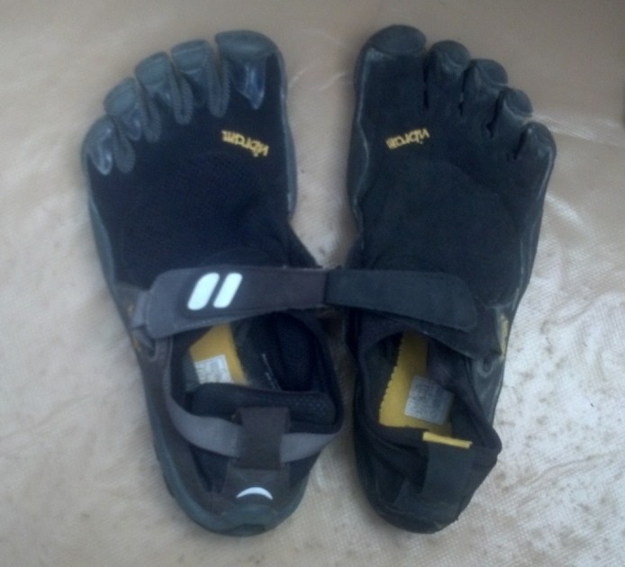 vibram fivefingers treksport for women - while the treksports (left) and ksos (right) are very similar, here...