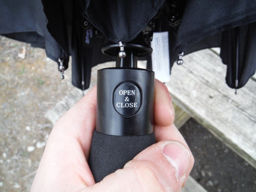 windpro compact auto - the windpro opens by simply pressing the button that's clearly...