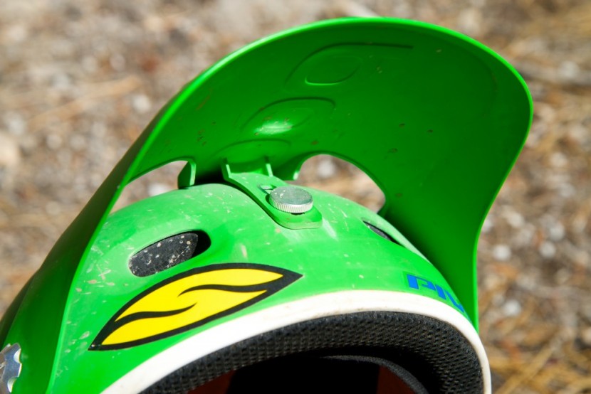 poc cortex flow - the flow's visor has a wide degree of articulation and is locked in...