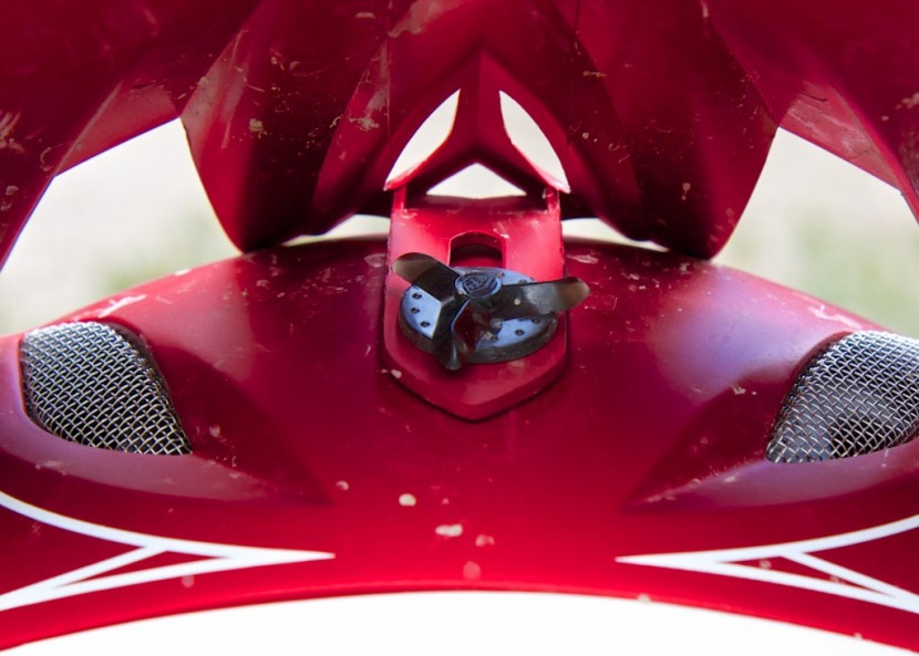 troy lee d3 - the d3's visor is locked in place by a plastic thumbscrew that...