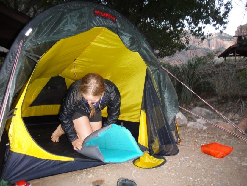 rei airrail 1.5 self-inflating for women - our testers find it awkward to tuck the rails in while rolling the...