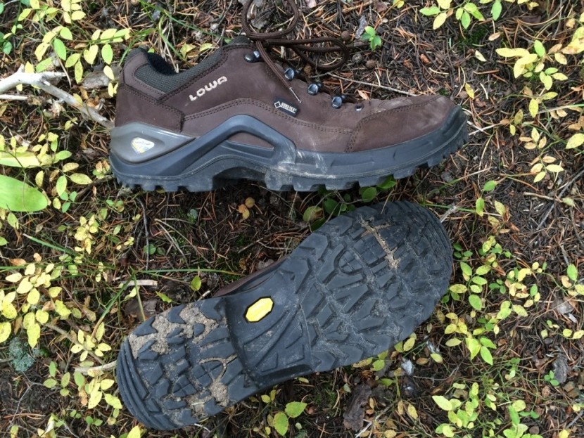 lowa renegade ii gtx lo - here you can see the substantial rocker of the forefoot of this...