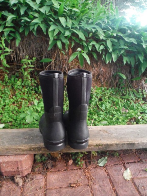 muck boot chore mid - the rubber of the chore extends up past the heel, covering some of...