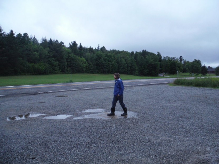 muck boot chore mid - the shaft of this muck boot is tall enough to keep your feet dry...