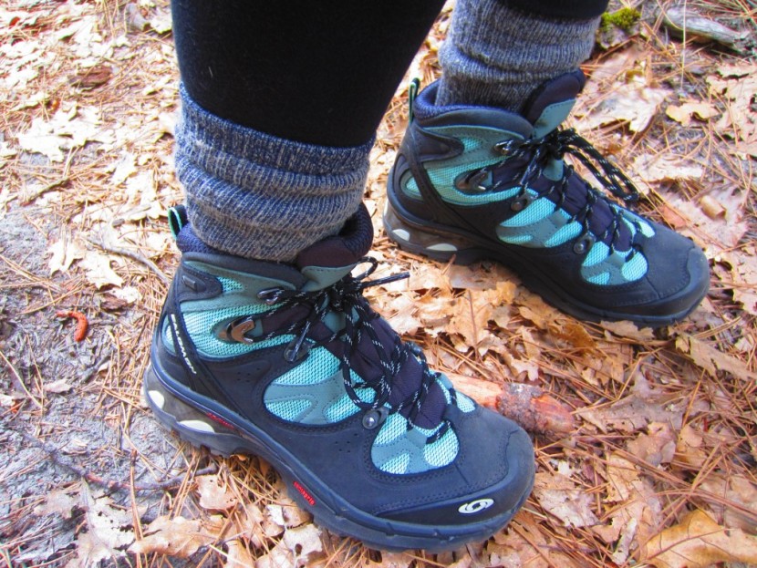 salomon comet 3d gtx for women - the staggered eyelets allow for a secure, personalized fit. we love...
