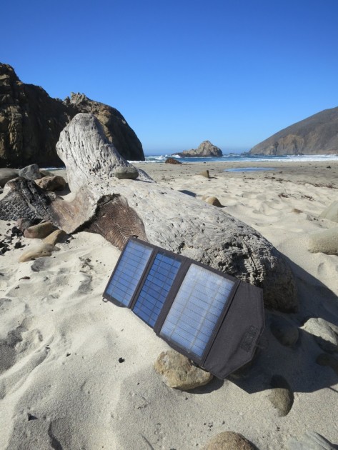 instapark mercury 10m18u with battery - the instapark mercury 10 setup to charge a smartphone on the beach...