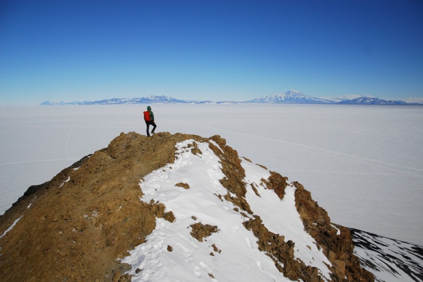 montbell frost smoke parka - a little exercise isn't out of the question in the frost smoke; it...