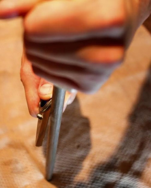 run one side of the knife's edge along the rod.