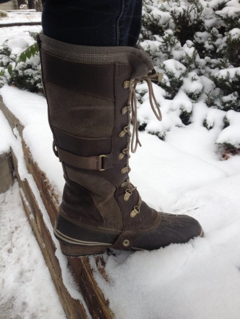 sorel conquest carly - waiting at the bus stop in snowy weather is not the best application...