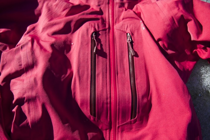 mountain hardwear alchemy hooded jacket for women - the two check pockets are protected with waterproof zippers, the...