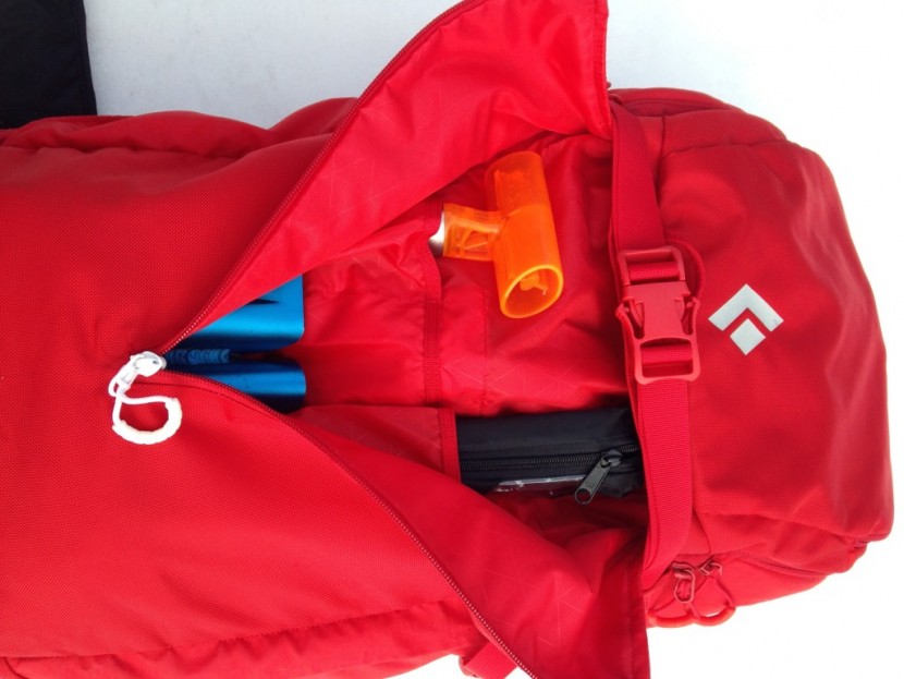 black diamond saga 40 jetforce - black diamond saga 40 jetforce's snow safety gear pocket shown here...