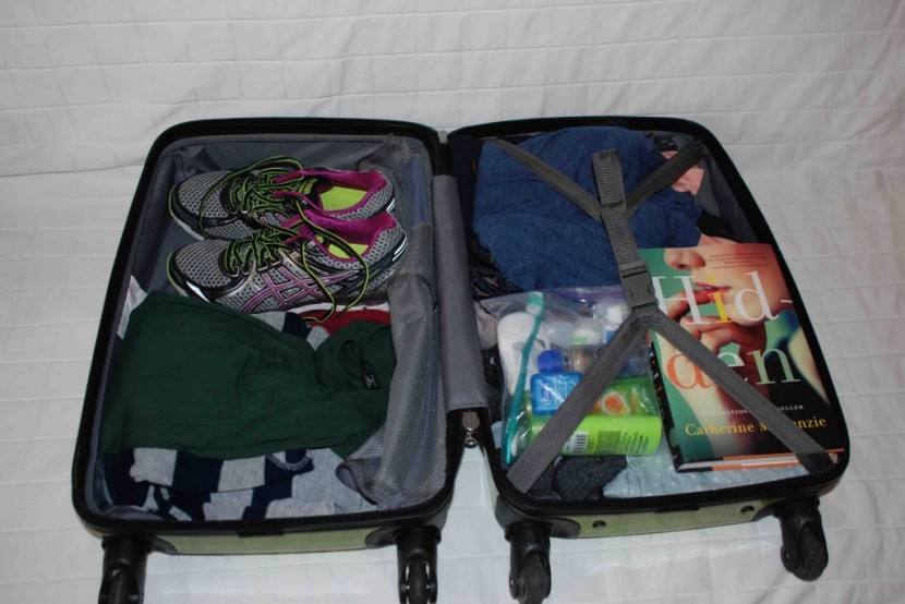 samsonite winfield 2 20 - this bag easily held everything for a three-day weekend. the left...