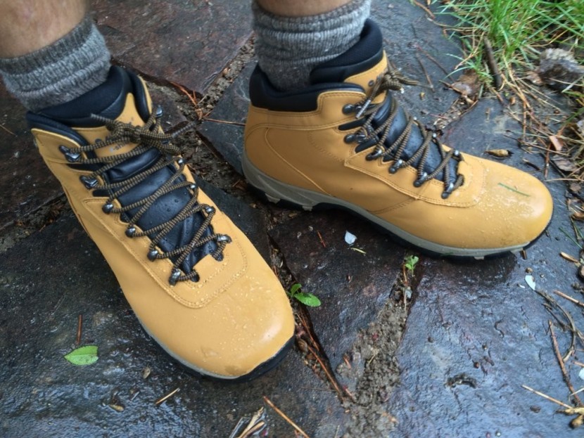 hi-tec altitude v - the leather upper of this product is factory-treated for water...