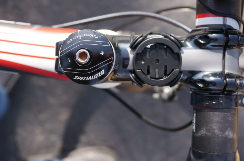 garmin edge 810 - garmin 1/4 turn mount shown attached to the stem.  included with the...