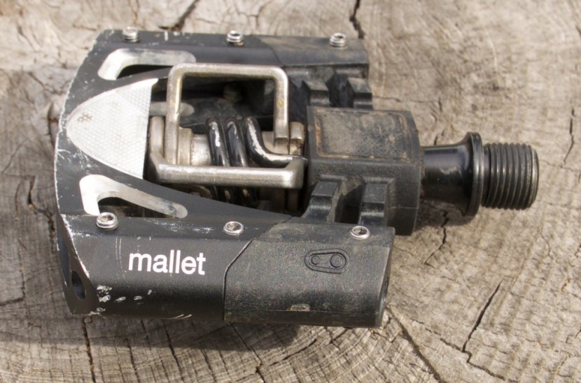 crankbrothers mallet 3 - the outer half of the mallet 3's platform is aluminum while the...