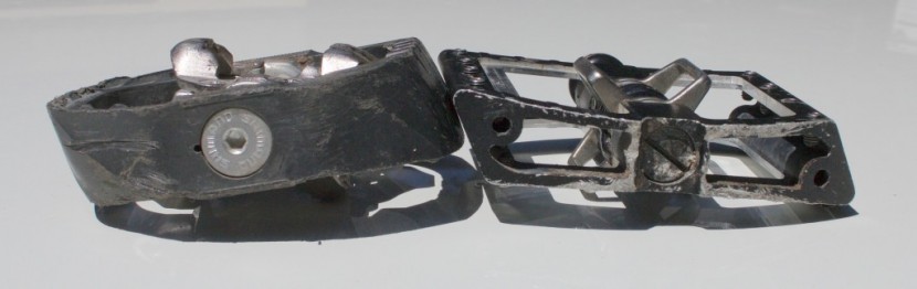 shimano dx m647 - here you can see the crankbrothers mallet dh race cage (right) has a...