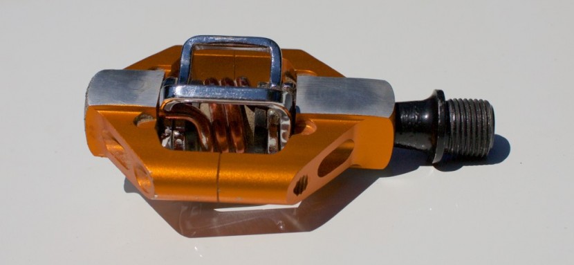 crankbrothers candy 2 - like all crankbrothers pedals, you are required to use an 8mm allen...