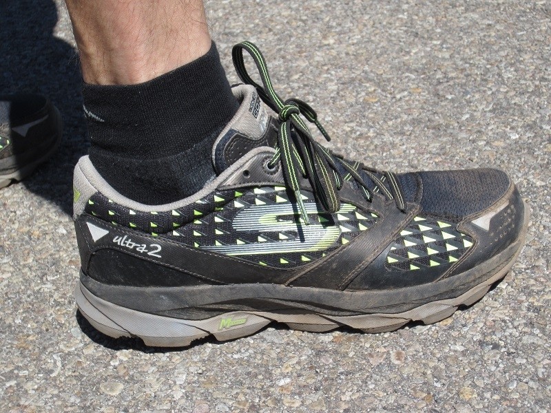 skechers go run ultra 2 - the thick overlays and plastic along the sides of the skechers gorun...